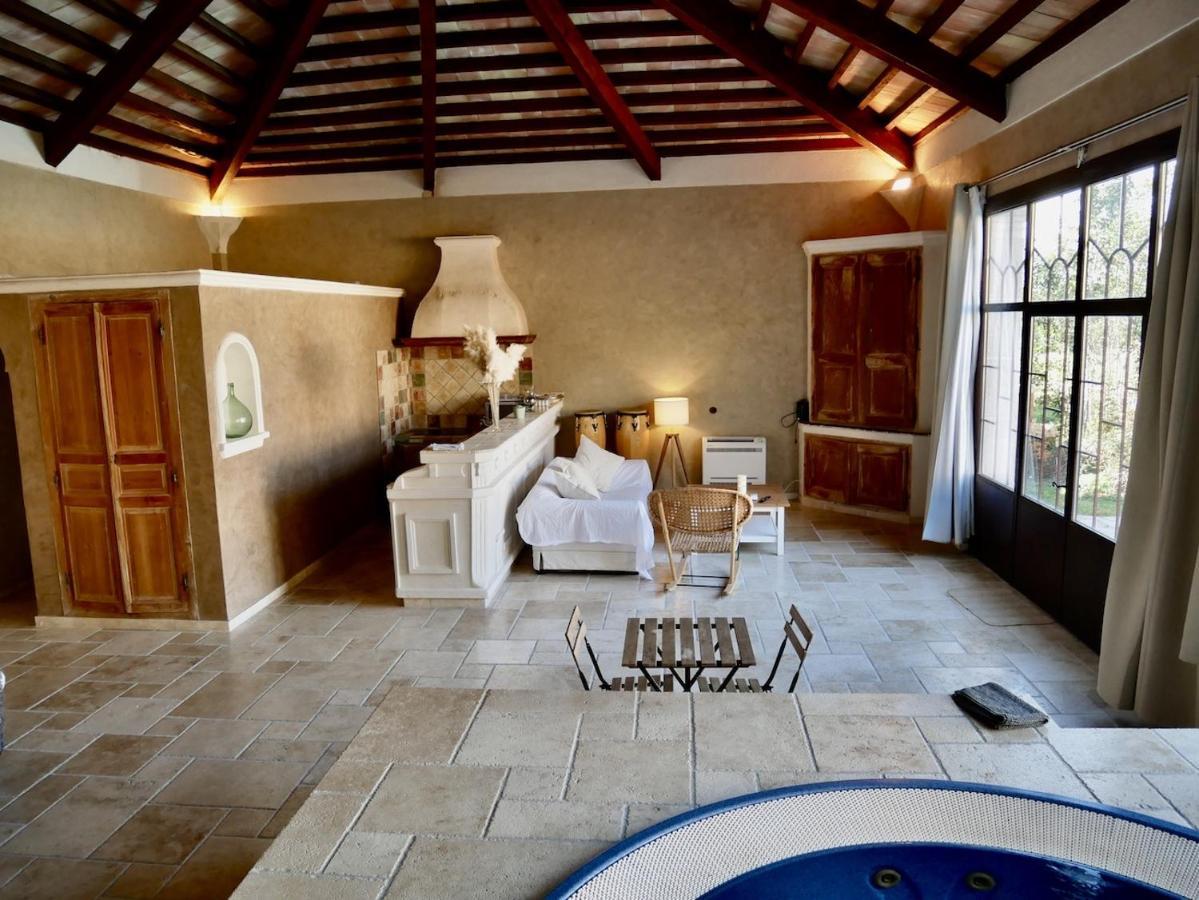 Le Pool House - Private Jacuzzi - Mas Des Sous Bois Hotel Ventabren Kültér fotó