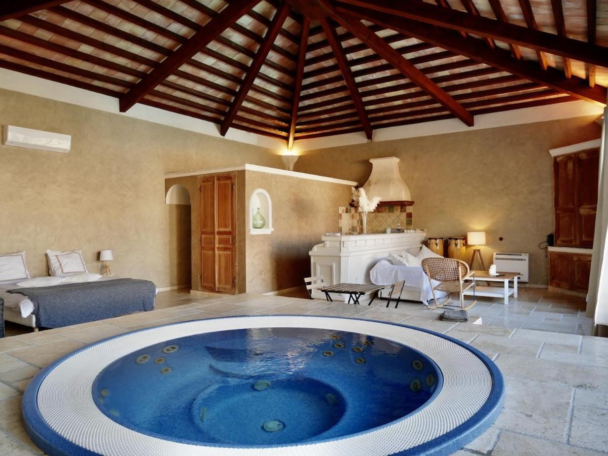 Le Pool House - Private Jacuzzi - Mas Des Sous Bois Hotel Ventabren Kültér fotó
